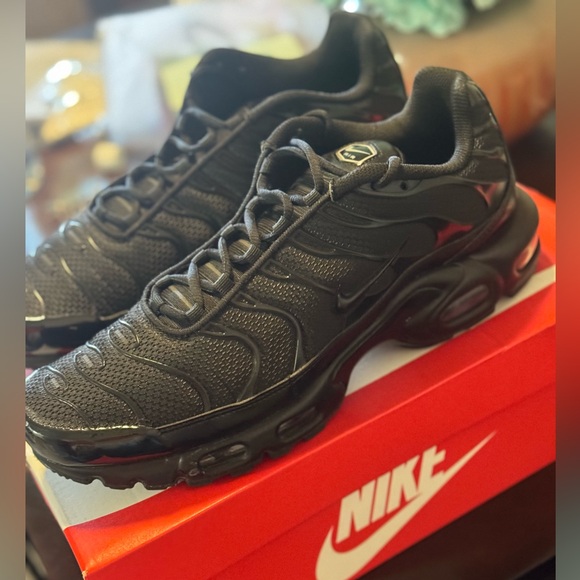 Men’s 10.5 Nike Air Max Plus - Picture 6 of 9